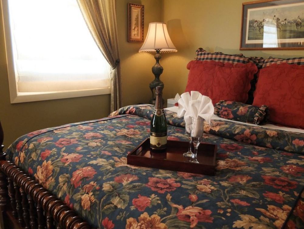 The English Inn Eaton Rapids Ngoại thất bức ảnh