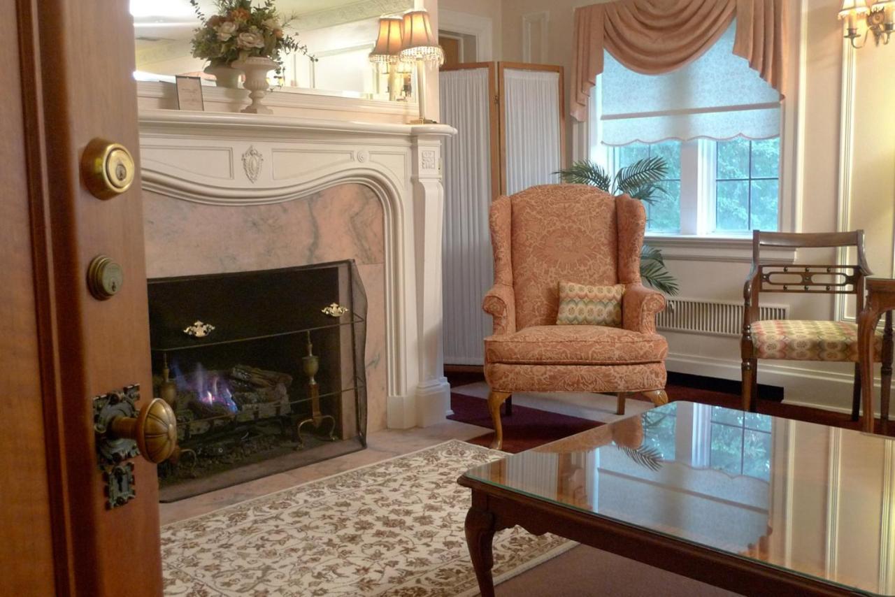 The English Inn Eaton Rapids Ngoại thất bức ảnh
